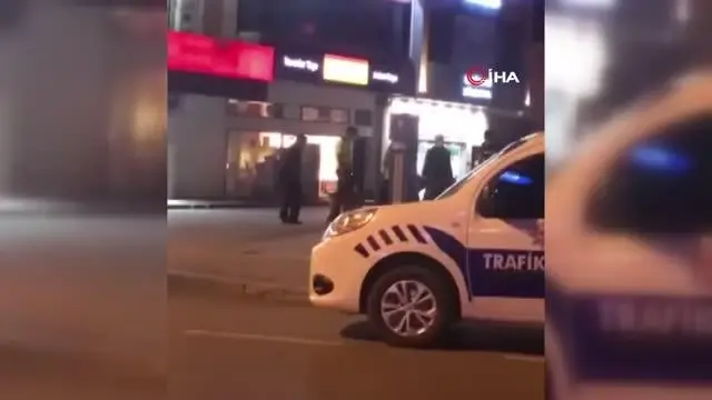 Son Dakika | Uygulama noktasında hareketli dakikalar... Kısıtlamayı ihlal ettiler, polise direnince karakola böyle götürüldüler