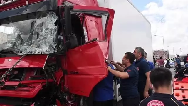 5 aracın karıştığı zincirleme kazada kamyon şoförü yaralandı