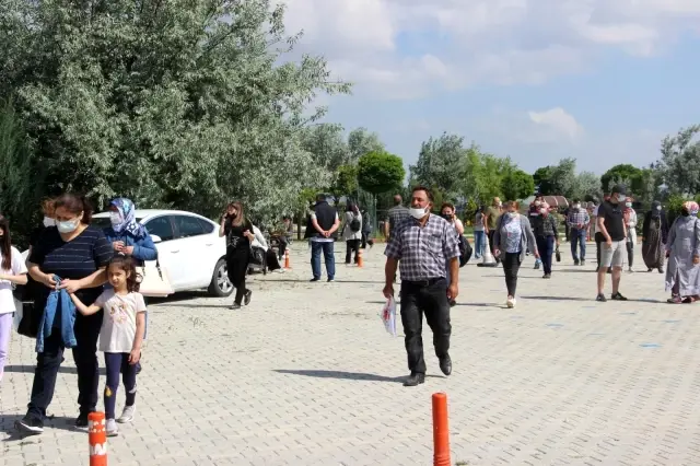 Afyonkarahisar'da YKS 17 bin 320 adayın katılımı ile başladı 3 Afyonkarahisar'da YKS 17 bin 320 adayın katılımı ile başladı