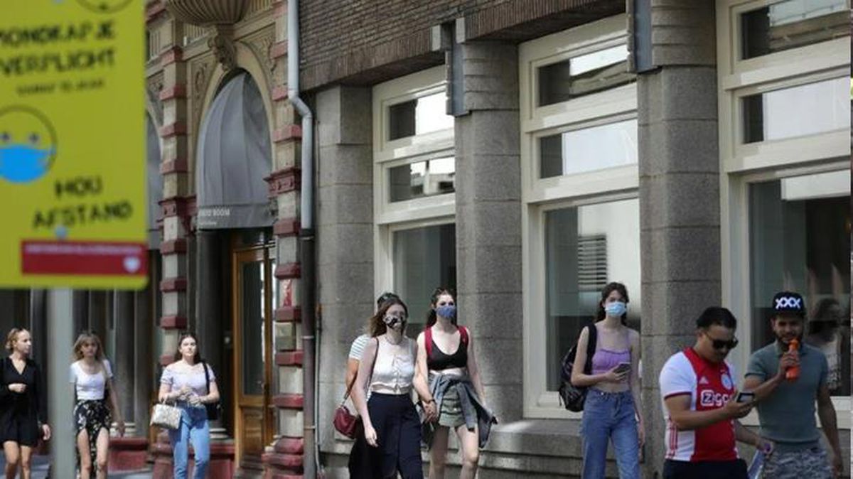 Hollanda'da kapalı alanlarda maske zorunluluğu kalktı
