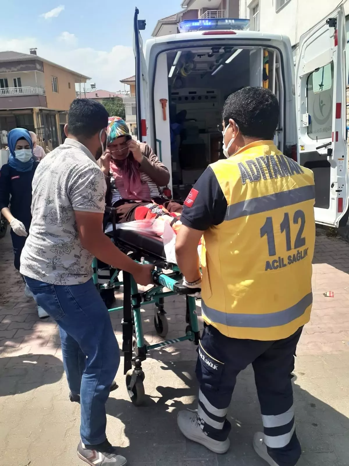 Ayağının üzerinden otomobil geçti - Haberler 1 ayaginin uzerinden otomobil gecti 14226882 amp