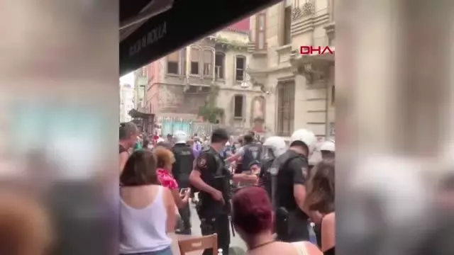 BEYOĞLU'NDA ONUR YÜRÜYÜŞÜ MÜDAHALESİNDE GAZETECİYE GÖZALTI