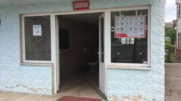 Bir kişi, camide bulduğu içinde 30 bin lira olan çantayı sahibine ulaştırdı