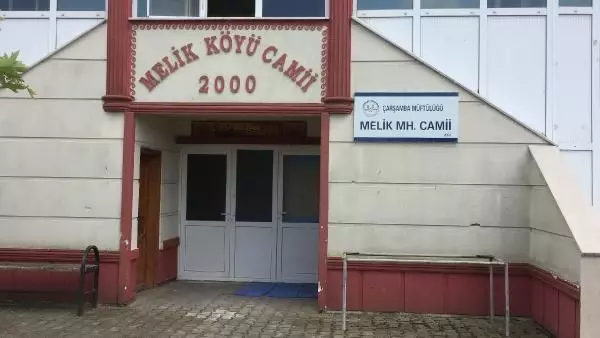 Bir kişi, camide bulduğu içinde 30 bin lira olan çantayı sahibine ulaştırdı