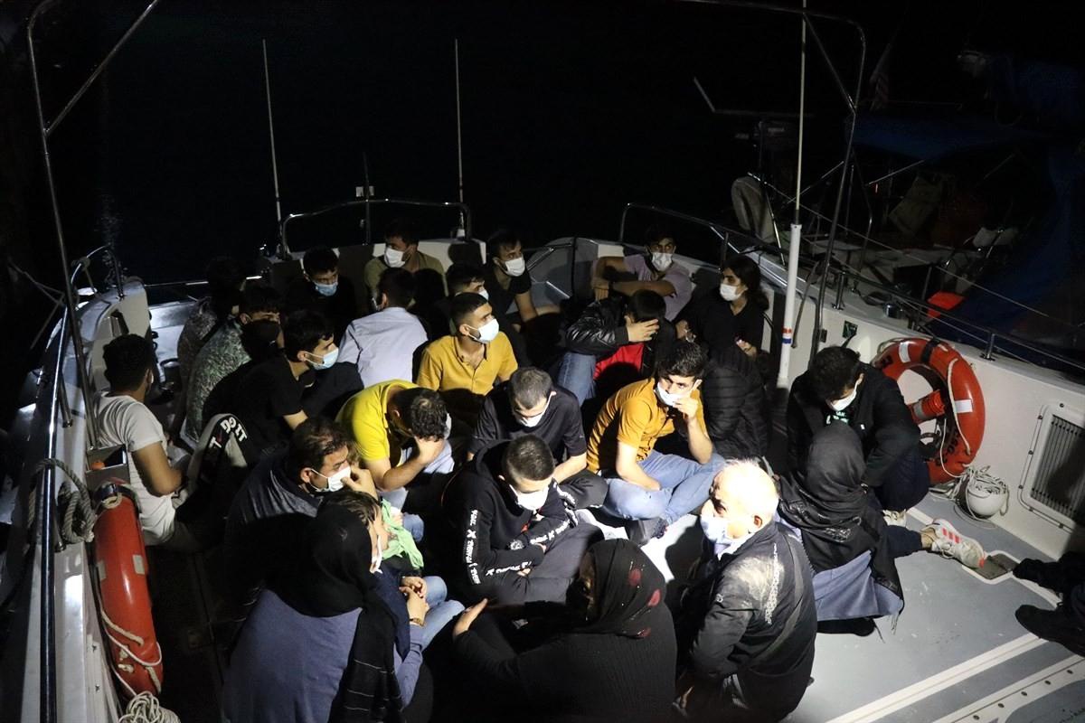Çanakkale'de 27 düzensiz göçmen ve 2 göçmen kaçakçısı yakalandı - Vimarsana News