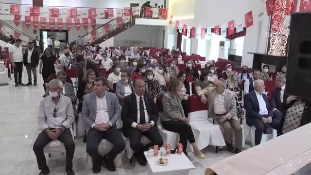 CHP Kadın Kolları Genel Başkanı Nazlıaka, partililerle bir araya geldi CHP Kadın Kolları Genel Başkanı Nazlıaka, partililerle bir araya geldi