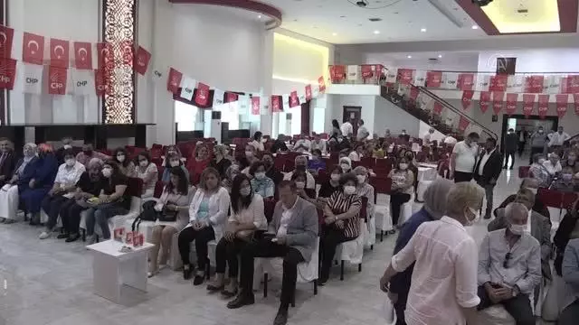 CHP Kadın Kolları Genel Başkanı Nazlıaka, partililerle bir araya geldi
