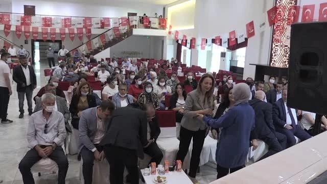 CHP Kadın Kolları Genel Başkanı Nazlıaka, partililerle bir araya geldi