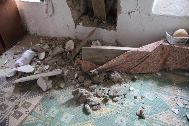 Depremden en çok etkilenen Elazığ'ın Kuşbayırı köyündeki hasar gün ağarınca ortaya çıktı! Vatandaşlar geceyi sokaklarda geçirdi