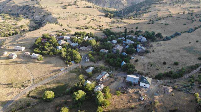 Depremden en çok etkilenen Elazığ köyündeki hasar gün ağarınca ortaya çıktı! Vatandaşlar geceyi sokaklarda geçirdi