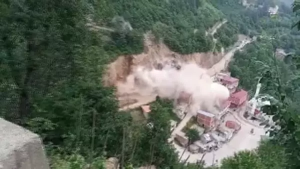 Dynamite was detonated in the road work; The town hall and a house were damaged