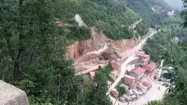 Dynamite was detonated in the road work; The town hall and a house were damaged