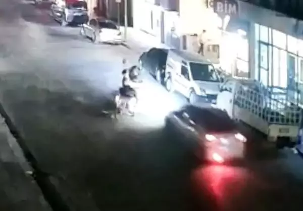 Son dakika haber... EMİRDAĞ'DA 3 KİŞİNİN YARALANDIĞI MOTOSİKLET KAZASI KAMERADA 2 Son dakika haber... EMİRDAĞ'DA 3 KİŞİNİN YARALANDIĞI MOTOSİKLET KAZASI KAMERADA