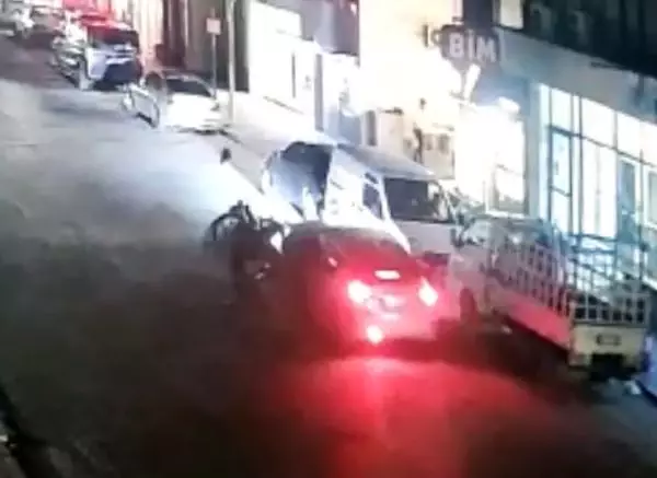 Son dakika haber... EMİRDAĞ'DA 3 KİŞİNİN YARALANDIĞI MOTOSİKLET KAZASI KAMERADA 3 Son dakika haber... EMİRDAĞ'DA 3 KİŞİNİN YARALANDIĞI MOTOSİKLET KAZASI KAMERADA