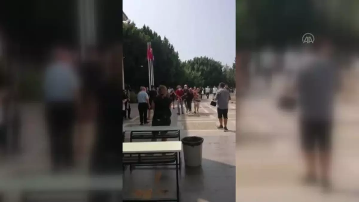 Engelli öğrenci vatandaşların kucağında YKS'ye yetiştirildi