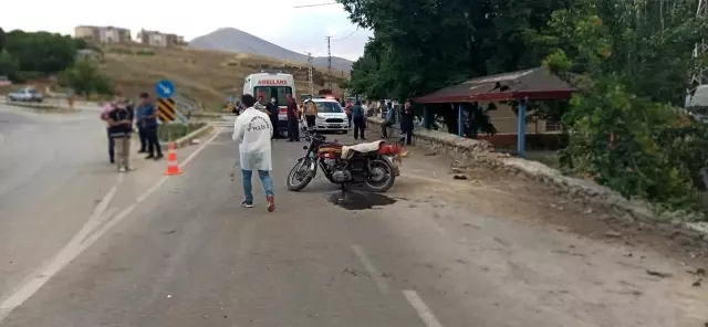 Son dakika haber: Freni tutmayan motosiklet bahçe duvarına çarptı: 1 ölü, 2 yaralı