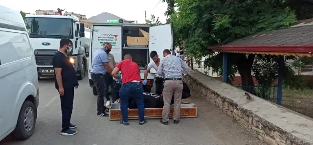 Son dakika haber: Freni tutmayan motosiklet bahçe duvarına çarptı: 1 ölü, 2 yaralı