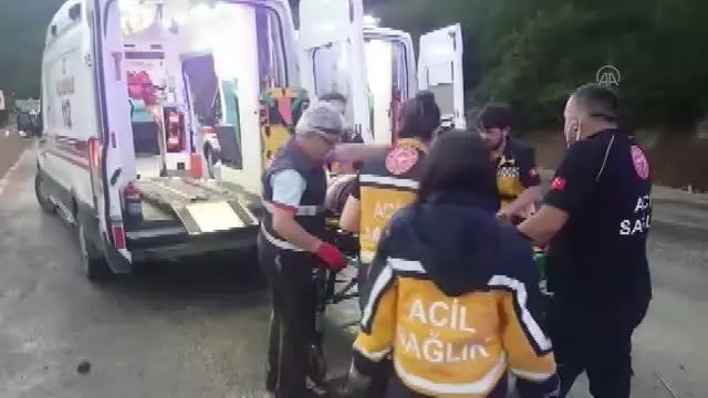 Gümüşhane'de tırın kayan dorsesi minibüse çarptı: 7 yaralı