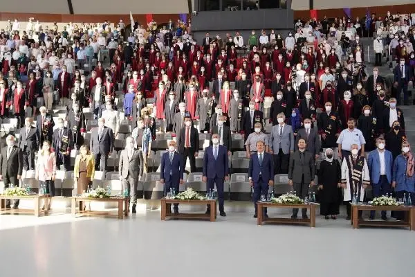 Hasan Kalyoncu Üniversitesi'nde 2021 mezunları kep attı