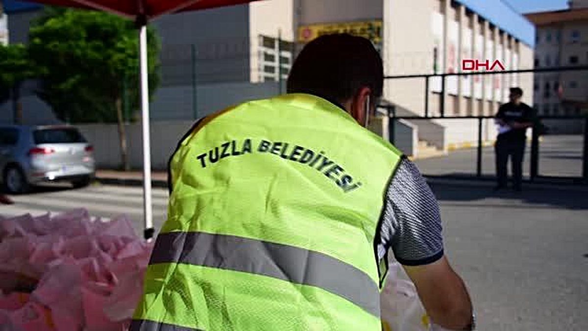 İSTANBUL-TUZLA BELEDİYESİ'NDEN YKS'YE GİREN ÖĞRENCİLERE HEDİYE - Vimarsana News