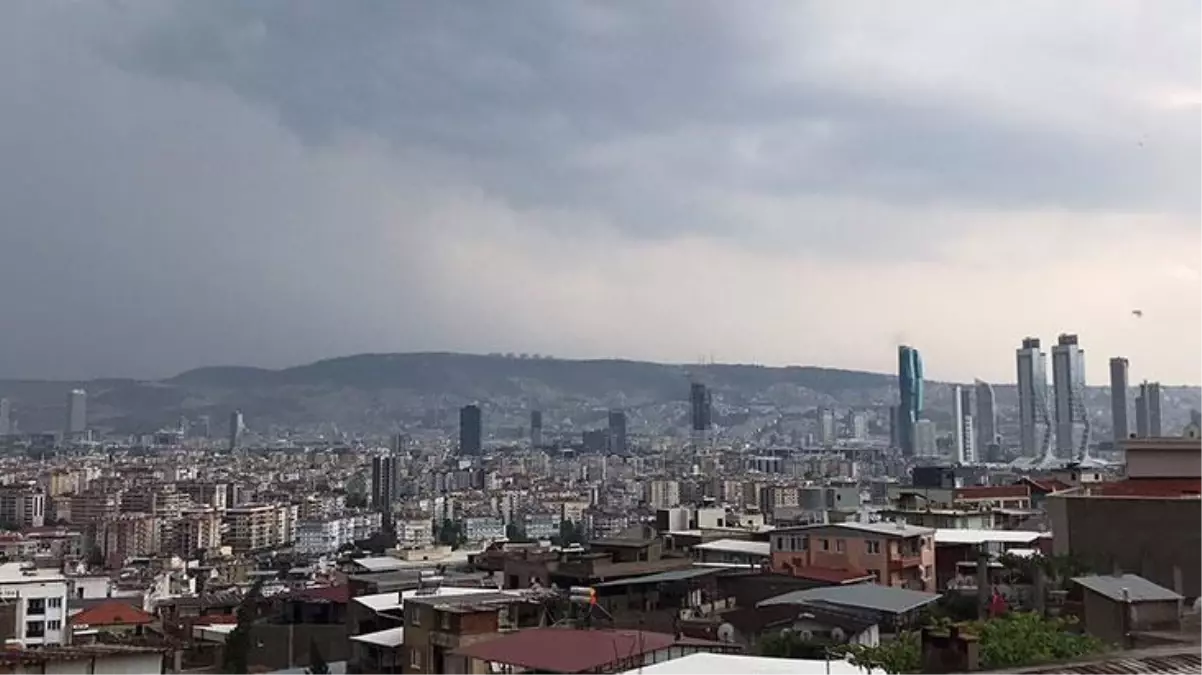 İzmir'de neler oluyor? Havada anlam verilemeyen bulutlar görüldü