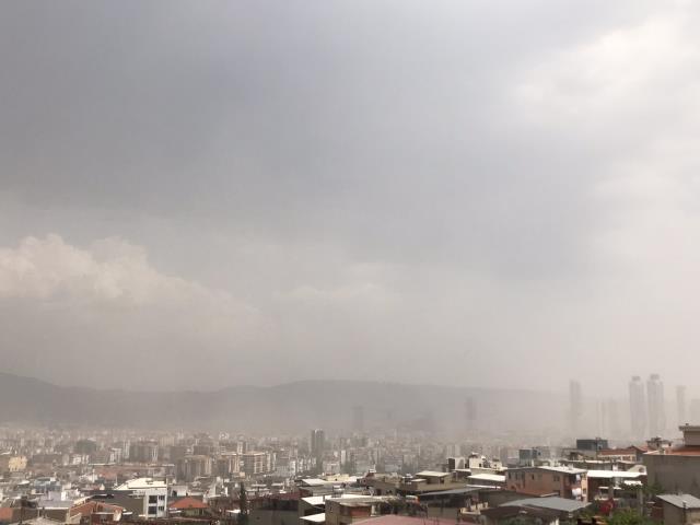 İzmir'de neler oluyor! Havada anlam verilemeyen olaylar görüldü