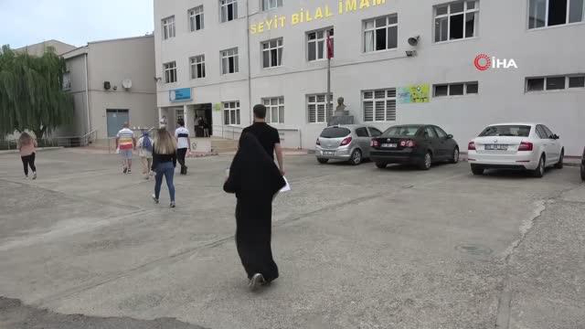 Kızıyla iddiaya giren baba 30 yıl sonra üniversite sınavına girdi - Vimarsana News