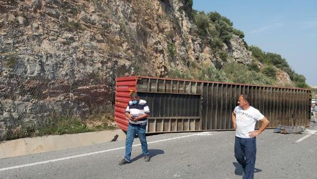 konteyner savrulan tir dan d 100 yoluna dustu 14227470 o