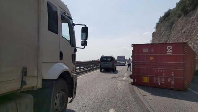 konteyner savrulan tir dan d 100 yoluna dustu 4 14227470 o