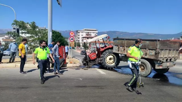 Son dakika... Traktörün ikiye ayrıldığı kaza güvenlik kamerasına yansıdı