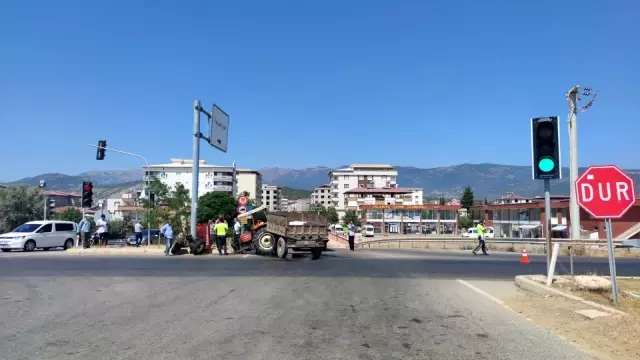 Son dakika... Traktörün ikiye ayrıldığı kaza güvenlik kamerasına yansıdı