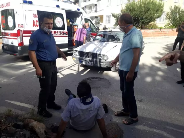 Otomobille motosiklet çarpıştı, 4 kişi yaralandı 7 Otomobille motosiklet çarpıştı, 4 kişi yaralandı
