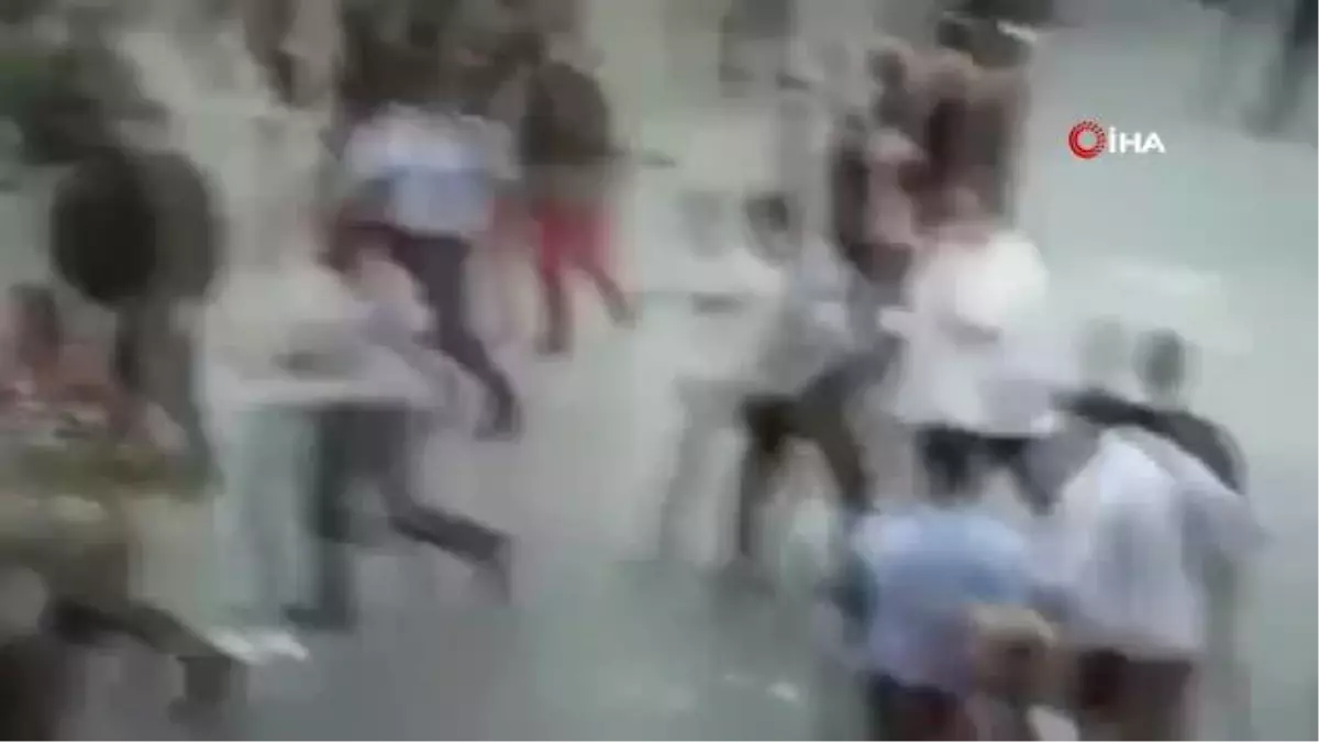 Ramallah'ta Filistinli muhalif aktivist Banat'ın gözaltında hayatını kaybetmesi protesto edildi