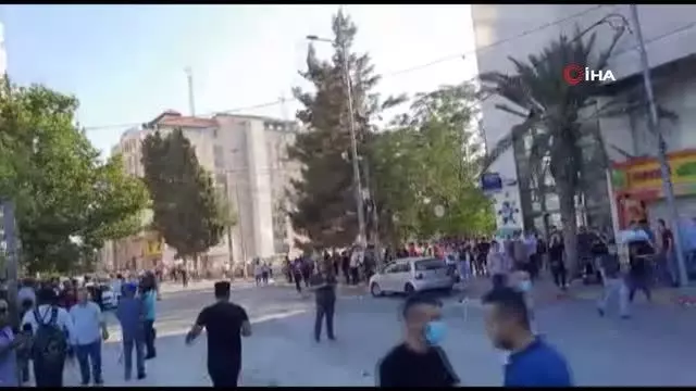 Ramallah'ta Filistinli muhalif aktivist Banat'ın gözaltında hayatını kaybetmesi protesto edildi