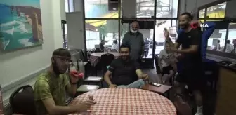 Czn Burak: Tek başına orkestra... Sosyal medyanın Adem Reis'i çevresinin ise neşe kaynağı Czn Burak: Tek başına orkestra... Sosyal medyanın Adem Reis'i çevresinin ise neşe kaynağı