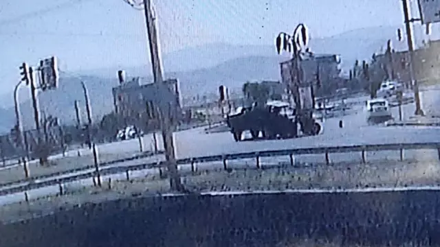 Son dakika... Traktörün ikiye ayrıldığı kaza güvenlik kamerasına yansıdı