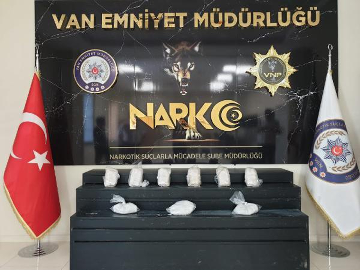 Van'da bir kişinin üst aramasında 6 kilo metamfetamin ele geçirildi - Vimarsana News