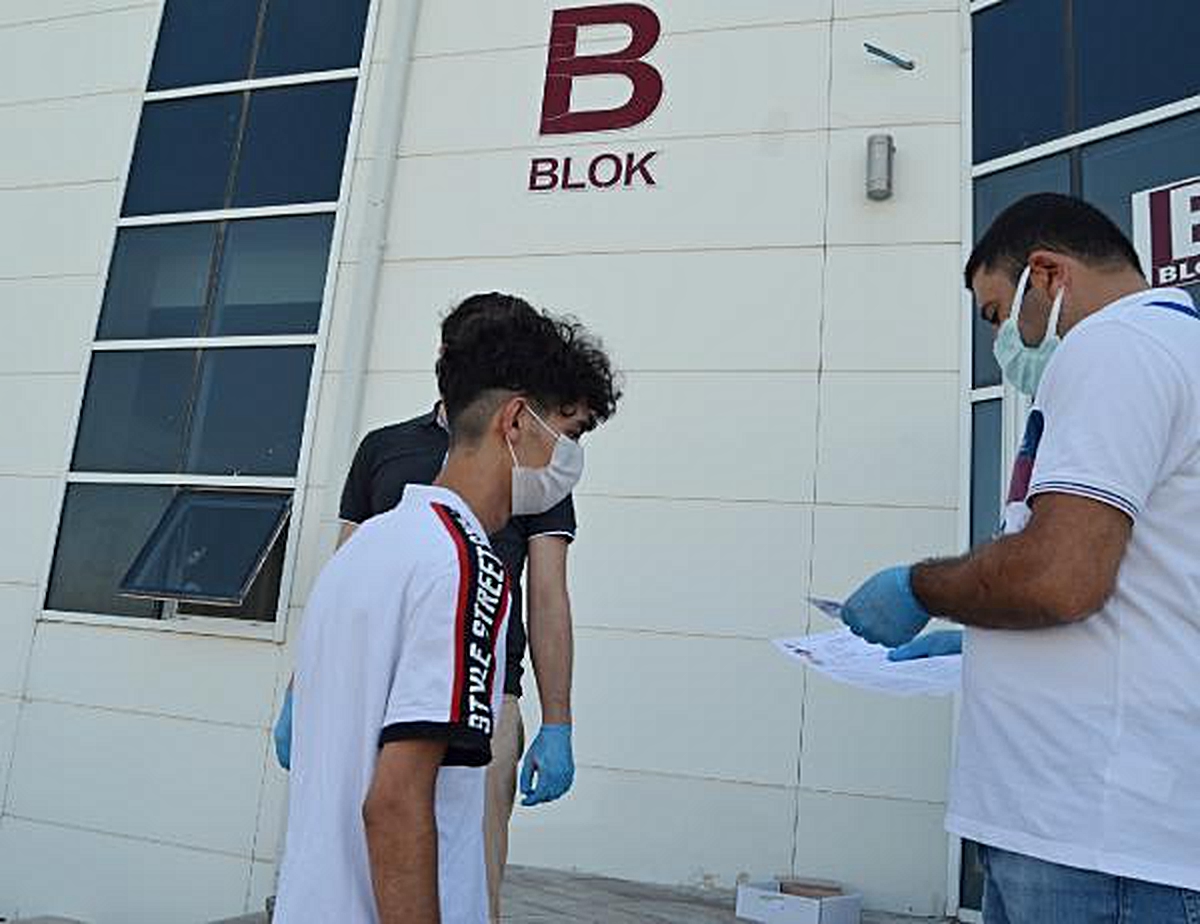 Yanlış otobüse binen genci sınava polis yetiştirdi - Vimarsana News
