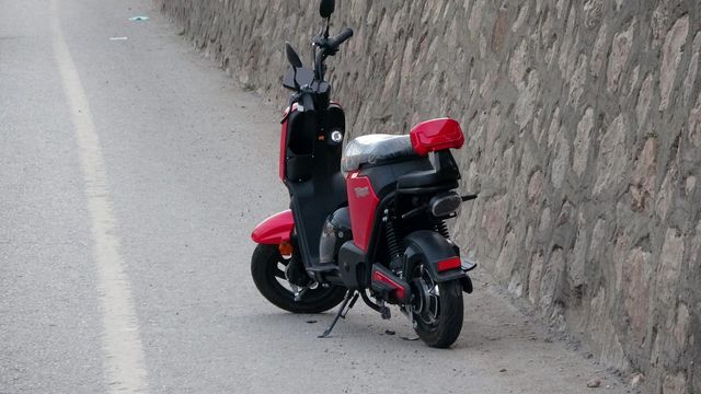yeni aldigi elektrikli bisikleti otomobille 14227704 o