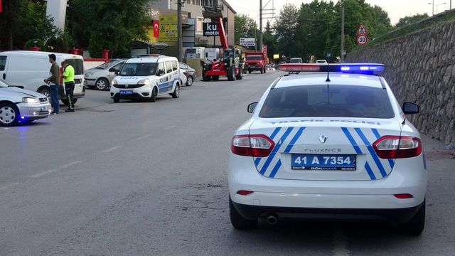 yeni aldigi elektrikli bisikleti otomobille 3 14227704 o