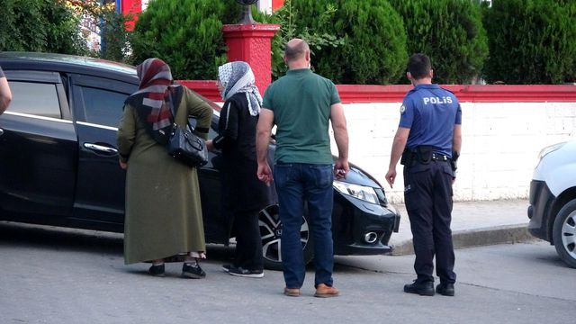 yeni aldigi elektrikli bisikleti otomobille 4 14227704 o
