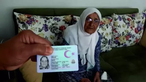 Son dakika: 3 PADİŞAH VE 12 CUMHURBAŞKANI DÖNEMİNE TANIKLIK EDEN ŞEKER NİNE, 119 YAŞINDA Son dakika: 3 PADİŞAH VE 12 CUMHURBAŞKANI DÖNEMİNE TANIKLIK EDEN ŞEKER NİNE, 119 YAŞINDA