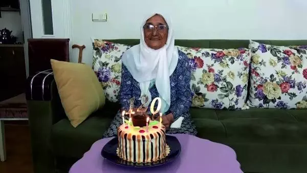 Son dakika: 3 PADİŞAH VE 12 CUMHURBAŞKANI DÖNEMİNE TANIKLIK EDEN ŞEKER NİNE, 119 YAŞINDA 3 Son dakika: 3 PADİŞAH VE 12 CUMHURBAŞKANI DÖNEMİNE TANIKLIK EDEN ŞEKER NİNE, 119 YAŞINDA