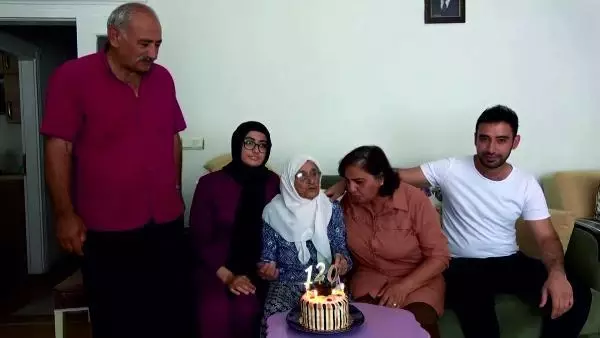 Son dakika: 3 PADİŞAH VE 12 CUMHURBAŞKANI DÖNEMİNE TANIKLIK EDEN ŞEKER NİNE, 119 YAŞINDA 4 Son dakika: 3 PADİŞAH VE 12 CUMHURBAŞKANI DÖNEMİNE TANIKLIK EDEN ŞEKER NİNE, 119 YAŞINDA