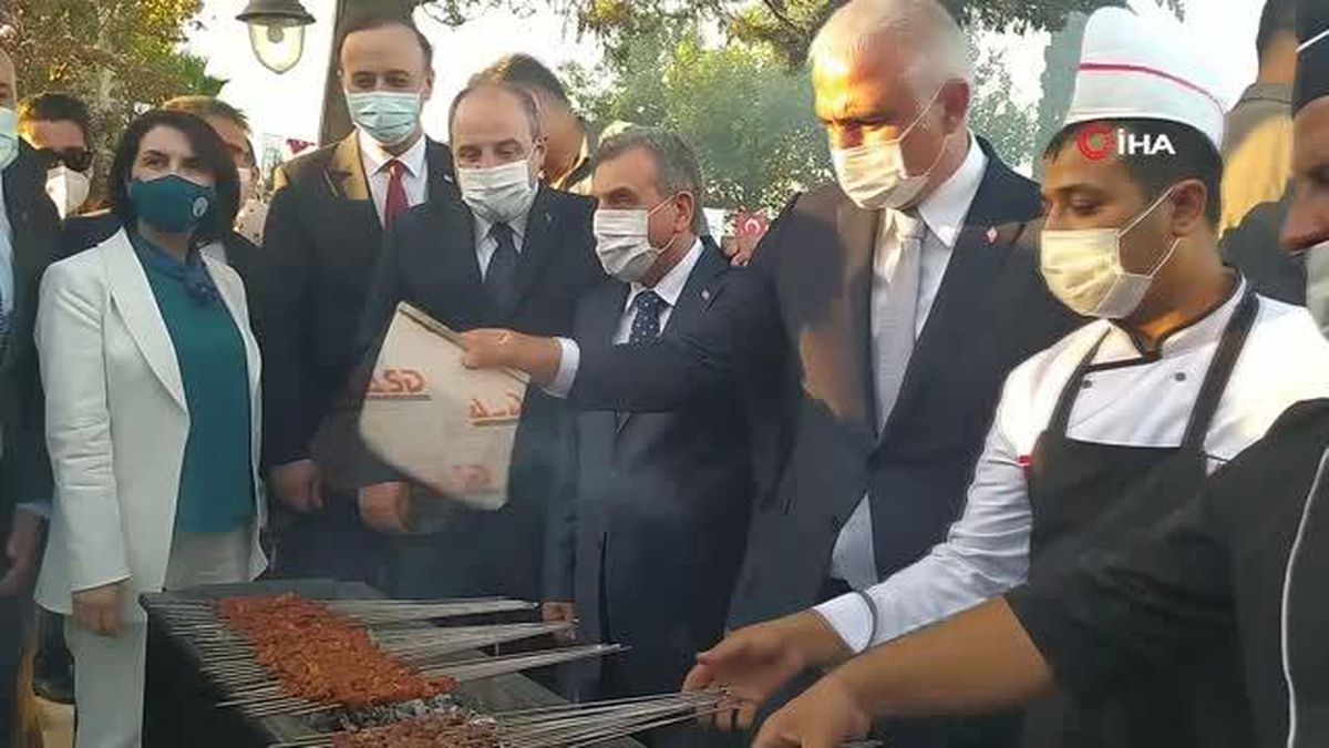 Bakanlar ciğer kebabı teklifini geri çevirmedi! Nuri Ersoy mangalın başına geçti, Varank tavsiye verdi