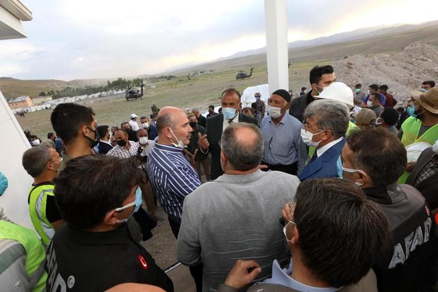 bakan soylu depremzedelerle bir araya geldi 4 14228818 o