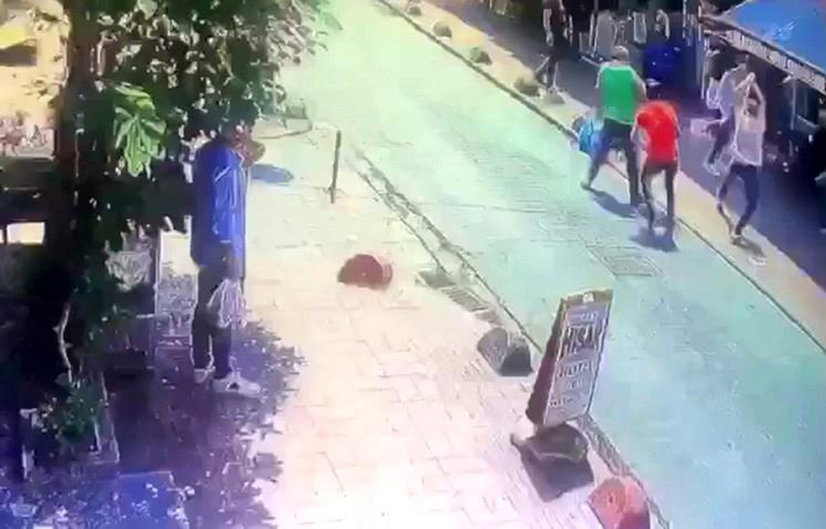 Beyoğlu'nda esnafın meydan kavgası kamerada
