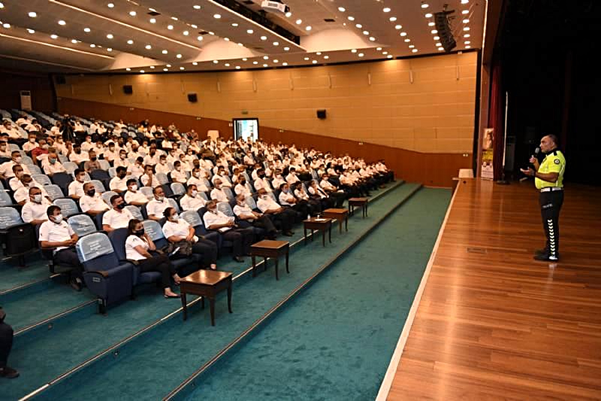 Büyükşehir Şoförleri 'Trafikte Önce Yaya' Eğitimi Aldı - Vimarsana News