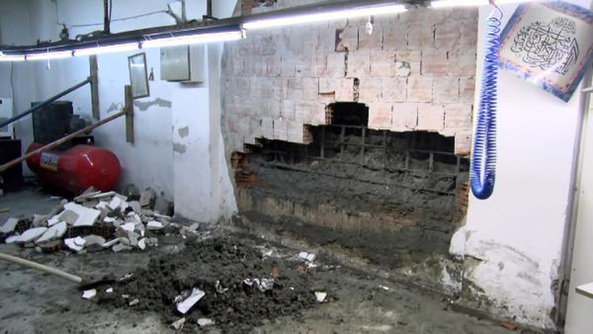 ESENLER'DE TEKSTİL ATÖLYESİNİN DUVARI ÇÖKTÜ 1 YARALI