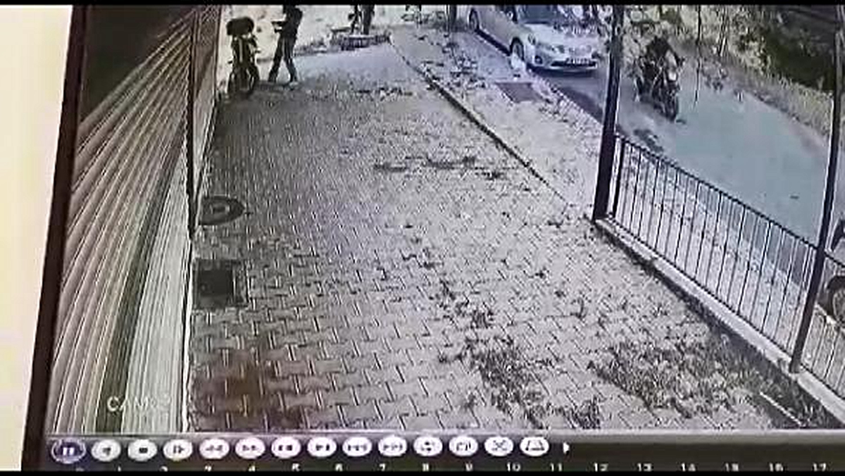 ESENYURT'TAKİ MOTOSİKLET HIRSIZLARI KAMERADA - Vimarsana News